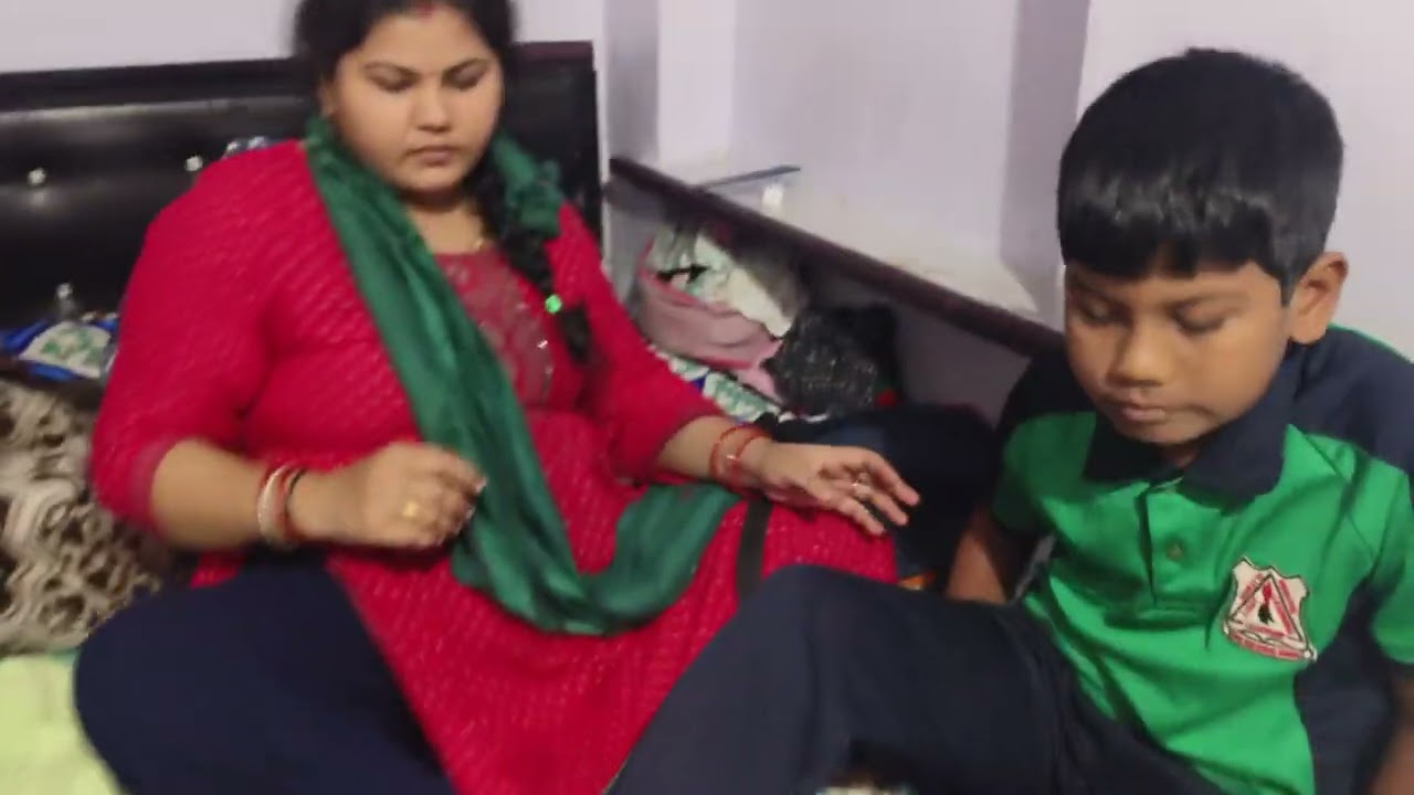 पूरी रात मां जगाती रही बच्चे ने किया नींद हराम🥱😳
