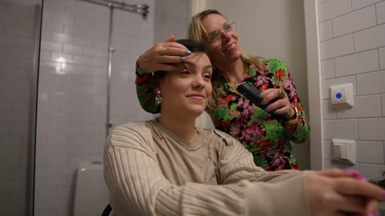 Rakar av mig håret - cellgifter / Shaving my head off - chemo