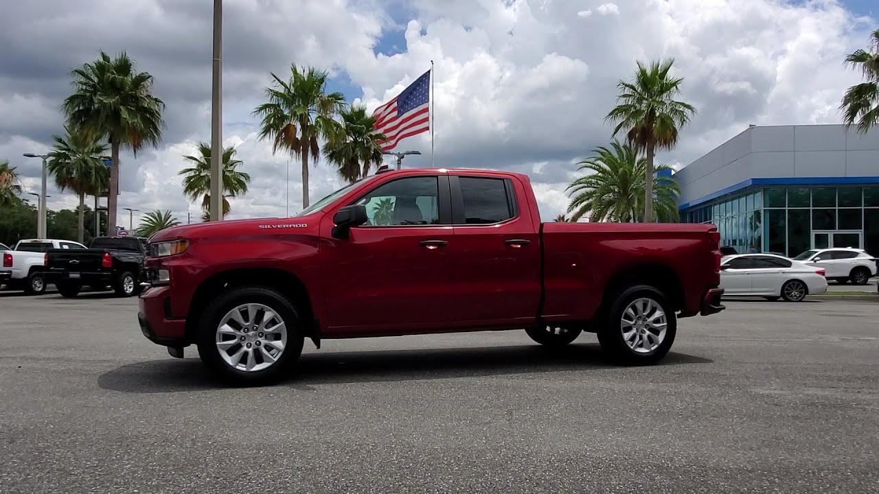 Chevrolet Silverado 2021, Doble Cabina, 4 Cilindros Turbo en Español