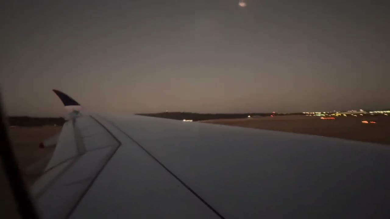 Singapore Airlines SQ 208 beautiful sunset takeoff from Melbourne Tullamarine Airport (MEL)| A350