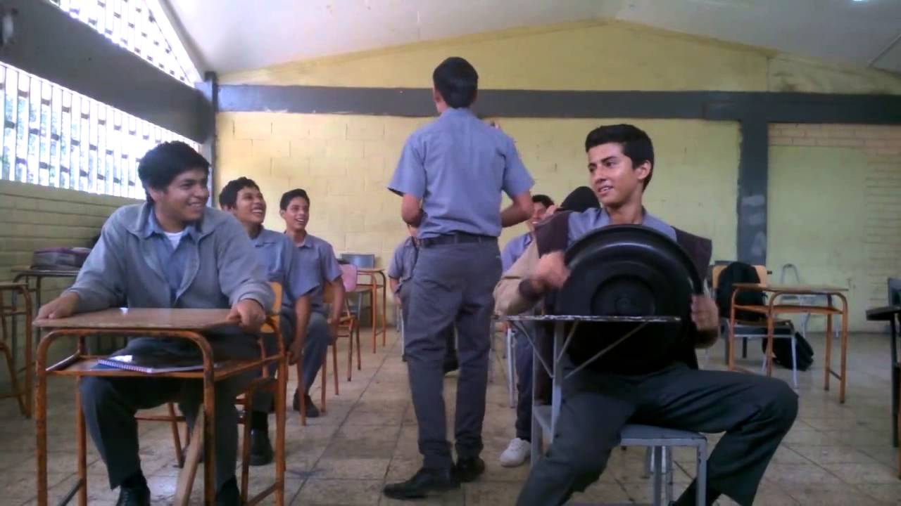 molestando en el curso colegio francisco de orellana