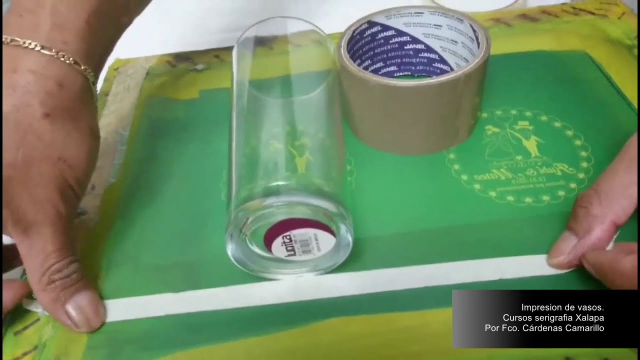 ALISTANDO PARA IMPRESIÓN DE VASOS EN SERIGRAFÍA