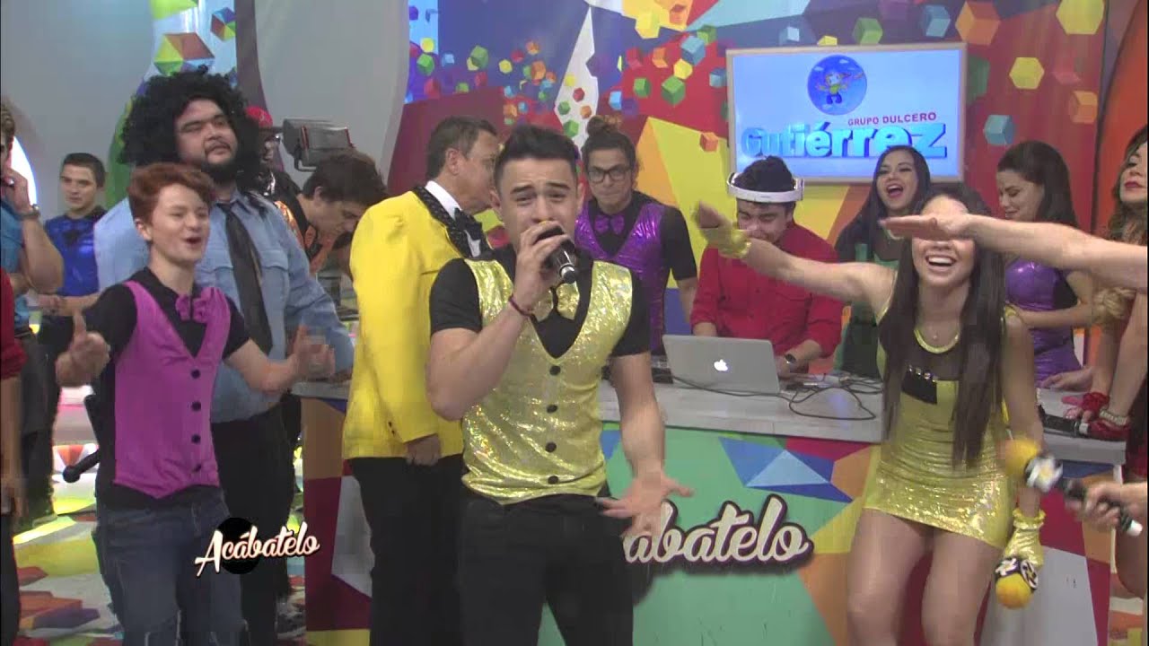 El tomaReto cantando
