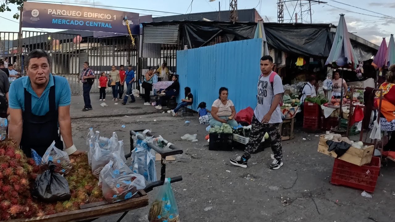 The Real Streets of El Salvador: Where Tourists Don't Go 🇸🇻