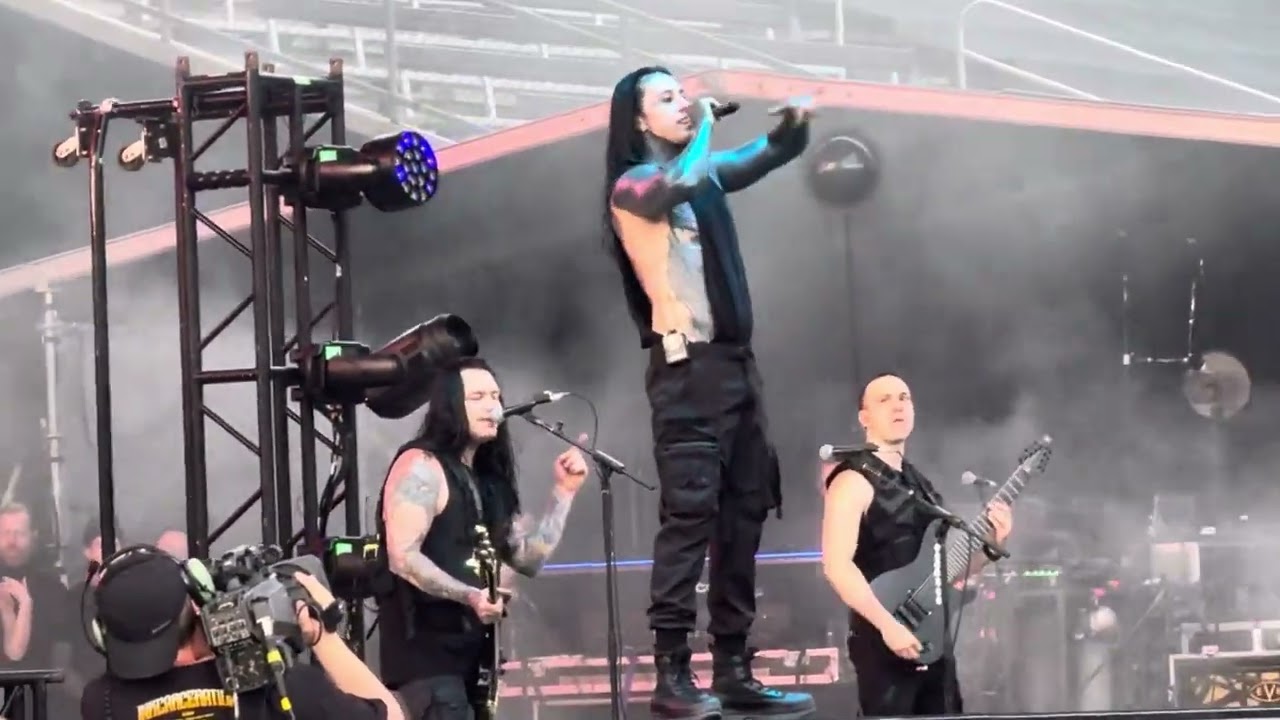 Falling in Reverse - Watch the World Burn (Saraya Seen on Side Stage) @ Sonic Temple (May 17, 2024)