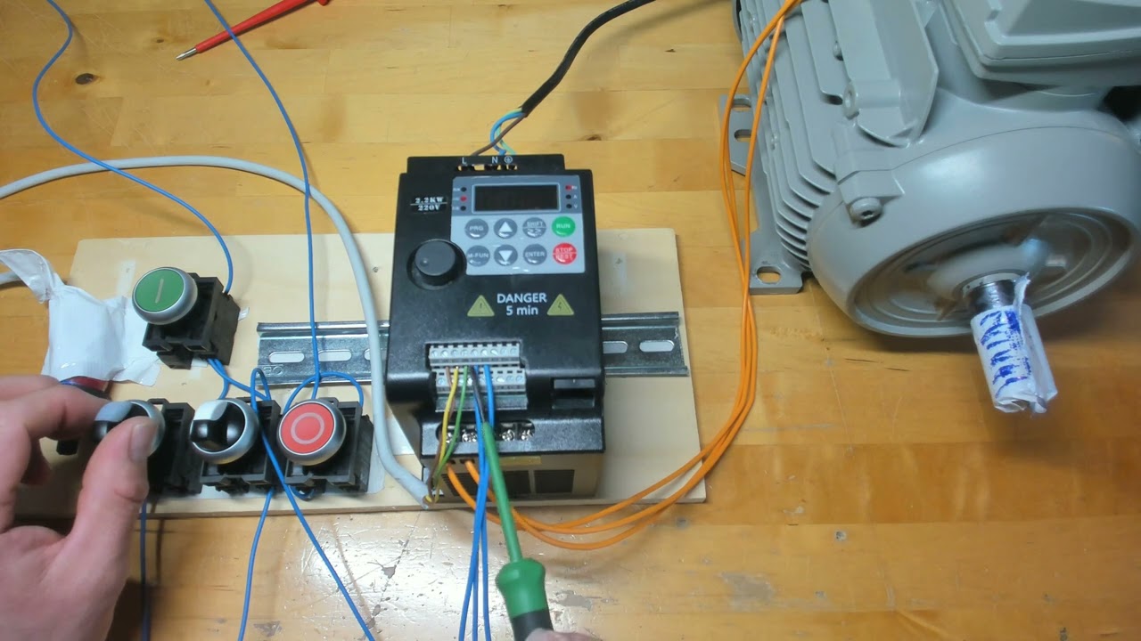 3: Inverter CW 100 Serie, Frequenzumformer Tutorial, Freigabe und Drehrichtung über DI1 und DI2