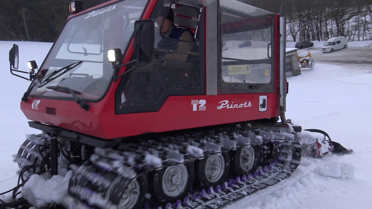 SKIE GEBIED WILLINGEN SAUERLAND PISTENBULLY - PRINOTH T 2