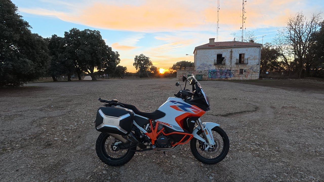 KTM 1290 SÚPER ADVENTURE R DJI 6