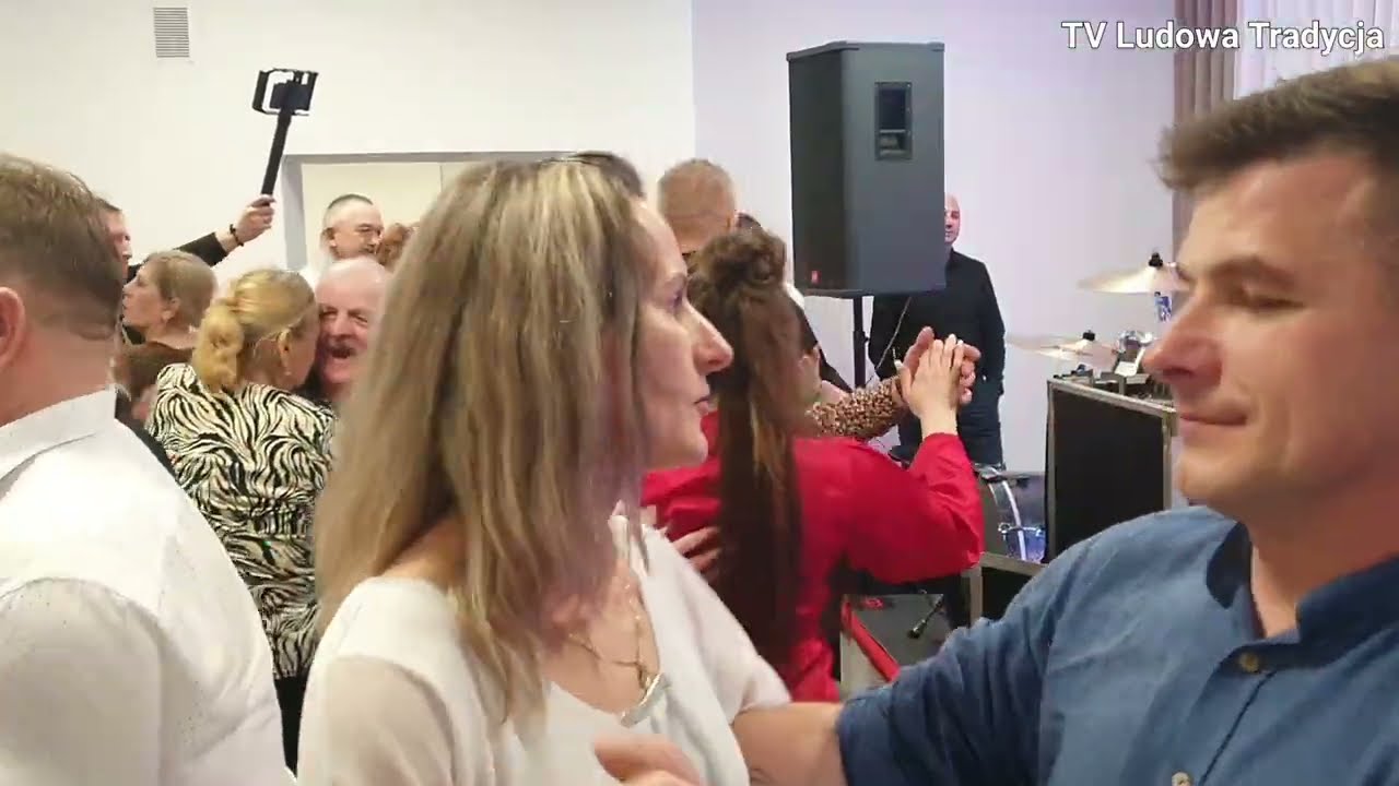 Mokrzec 7 lutego 2026 ależ wspaniale bawią się mieszkańcy Gminy Potworów z Kapelą Tomasza Stachury