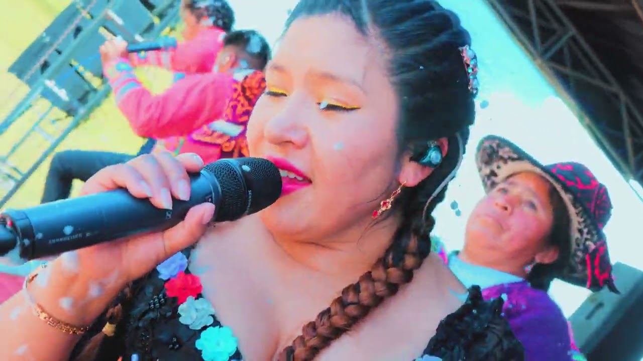 YESICA LLANOS  / en vivo /  EN COLQUEMARCA