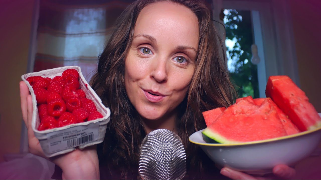 ASMR SPECIAL MUKBANG MIT WASSERMELONEN 🍉& HIMBEEREN ⛈️ BEI SOMMERGEWITTER (WHITE NOISE) 😋 GEFLÜSTERT