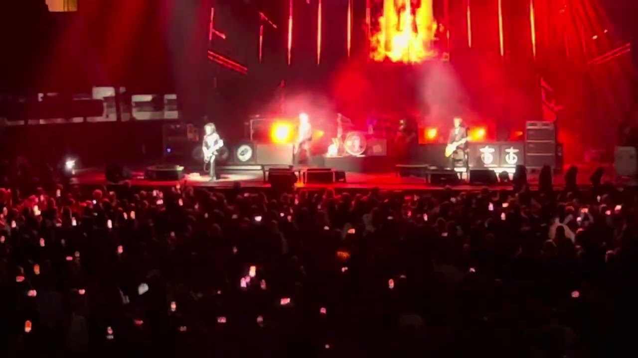 Billy Idol Eyes Without A Face Live New York 2025