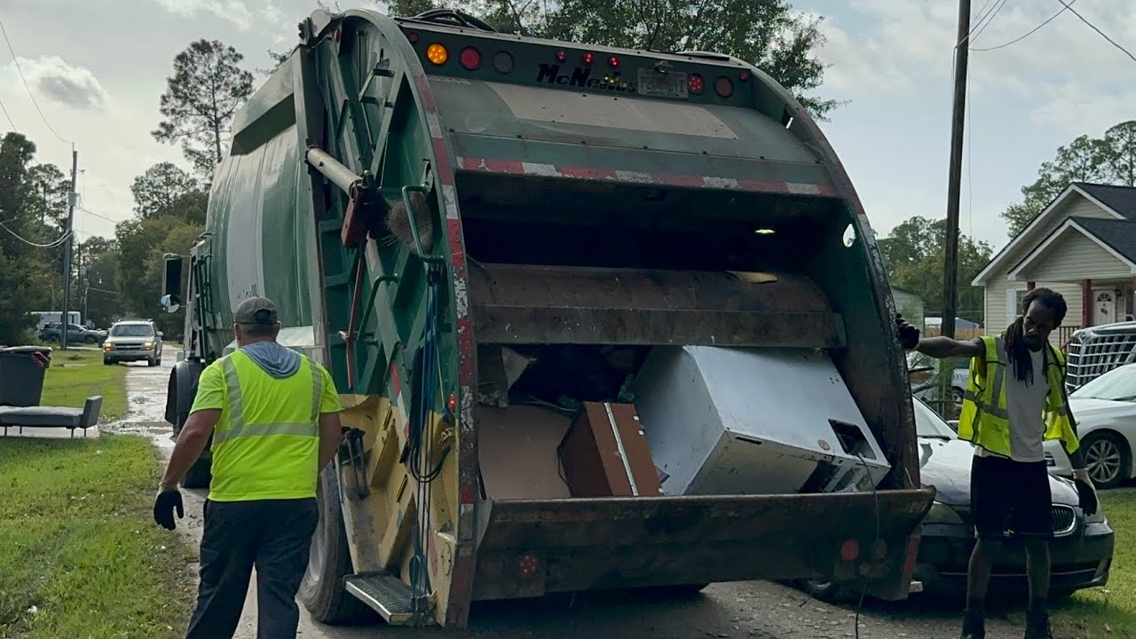Mack MR McNeilus Rear Loader Garbage Truck Packing Super Heavy Trash on WM Last Day in Clay County 