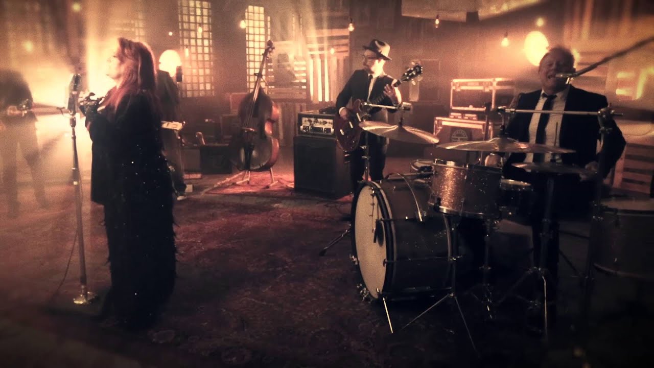 Wynonna & The Big Noise - You Make My Heart Beat Too Fast