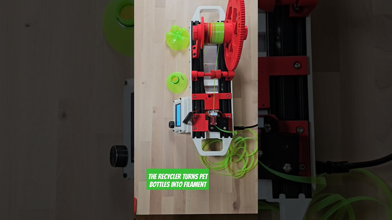 The recycler turns PET bottles into filament