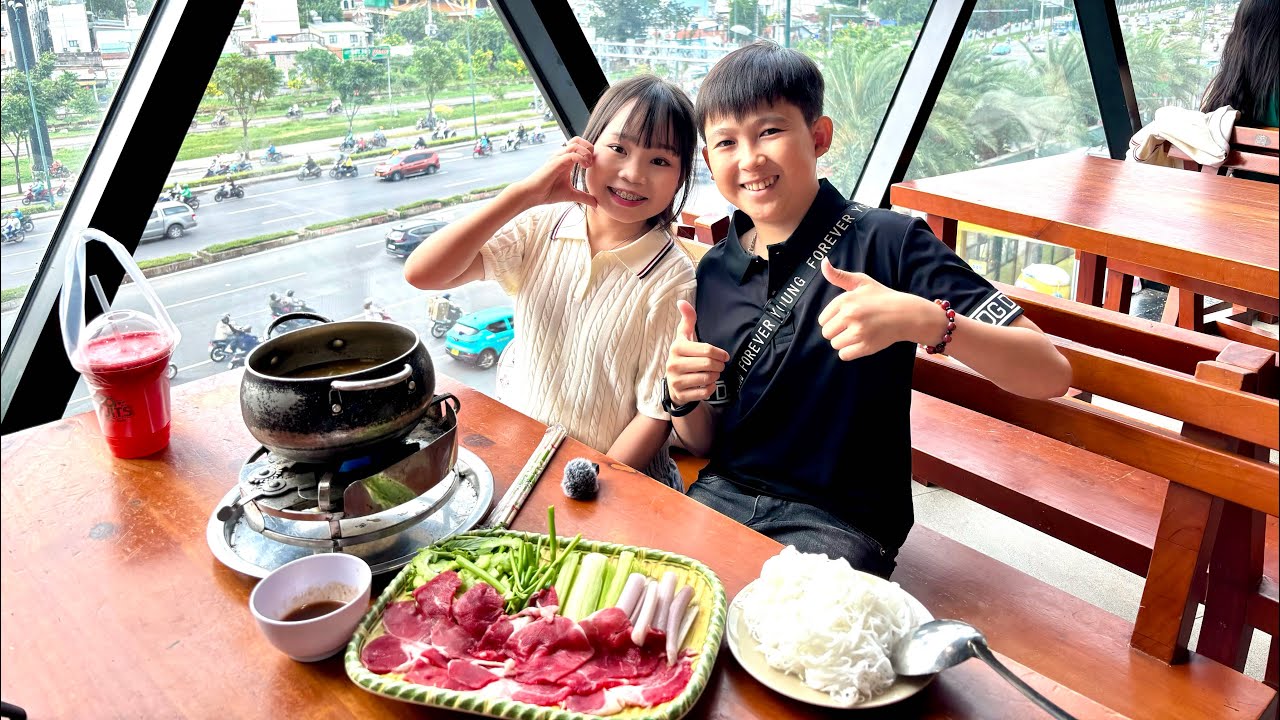 Bé Hạt Tiêu dẫn Đầu Bếp Tí Hon đi ăn trong view triệu đô và ăn thử món lạ