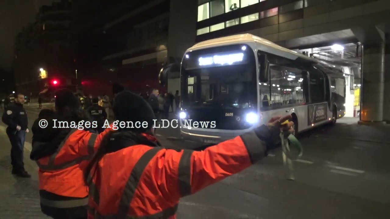 Centre de bus RATP de Lagny. Blocage du dépôt par des agents en grève. Paris/France -07 Mars 2023