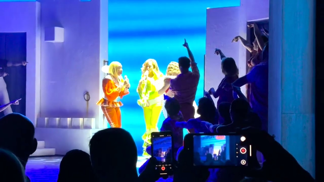 You Can't Help But Smile! | The Mamma Mia! Finale