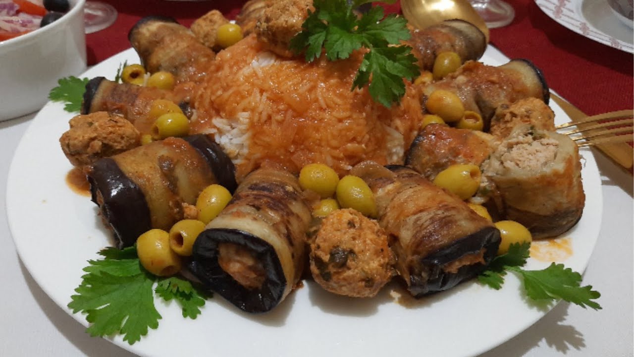 باذنجان رولي محشي بلحم الدجاج المفروم مع أرز بالصلصة و شربة الشعيرية Roulé d'aubergine au poulet