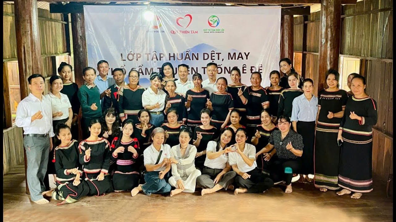 KHAI GIẢNG LỚP TẬP HUẤN DỆT MAY THỔ CẨM TẠI BUÔN TUÔR