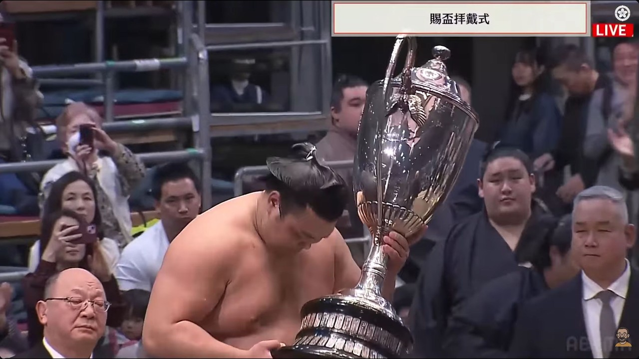 Haru 26 Trophies, Yusho Interview, Macaron, Gyoji throw and Car Ride