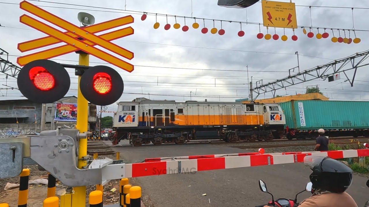 Kompilasi Perlintasan Kereta Api Barang | Random Jenis Alarm Lampu Palang