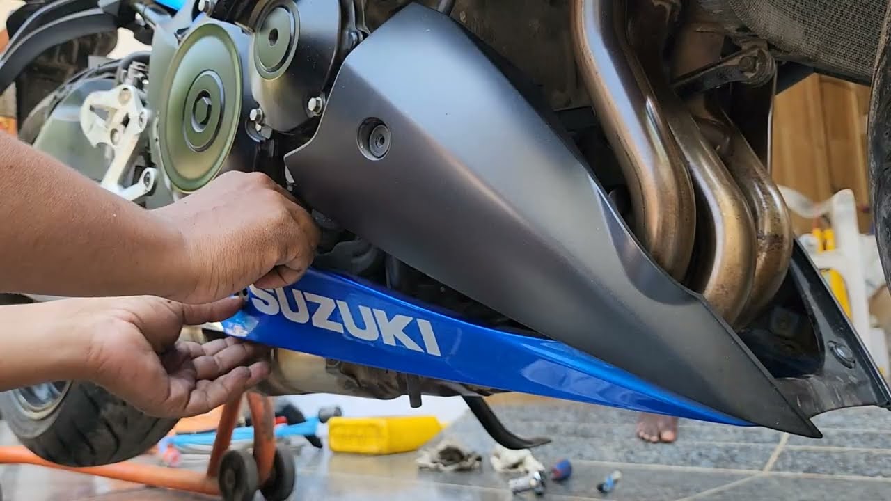 SUZUKI GSX-S 1000 Oil service
