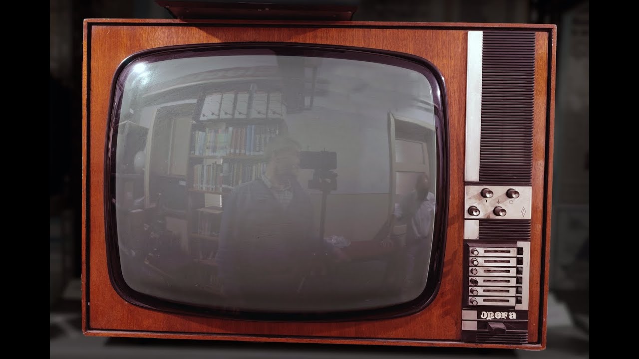 Televizorul Opera. Fabricat la Întreprinderea Industrială de Stat Electronica, București.