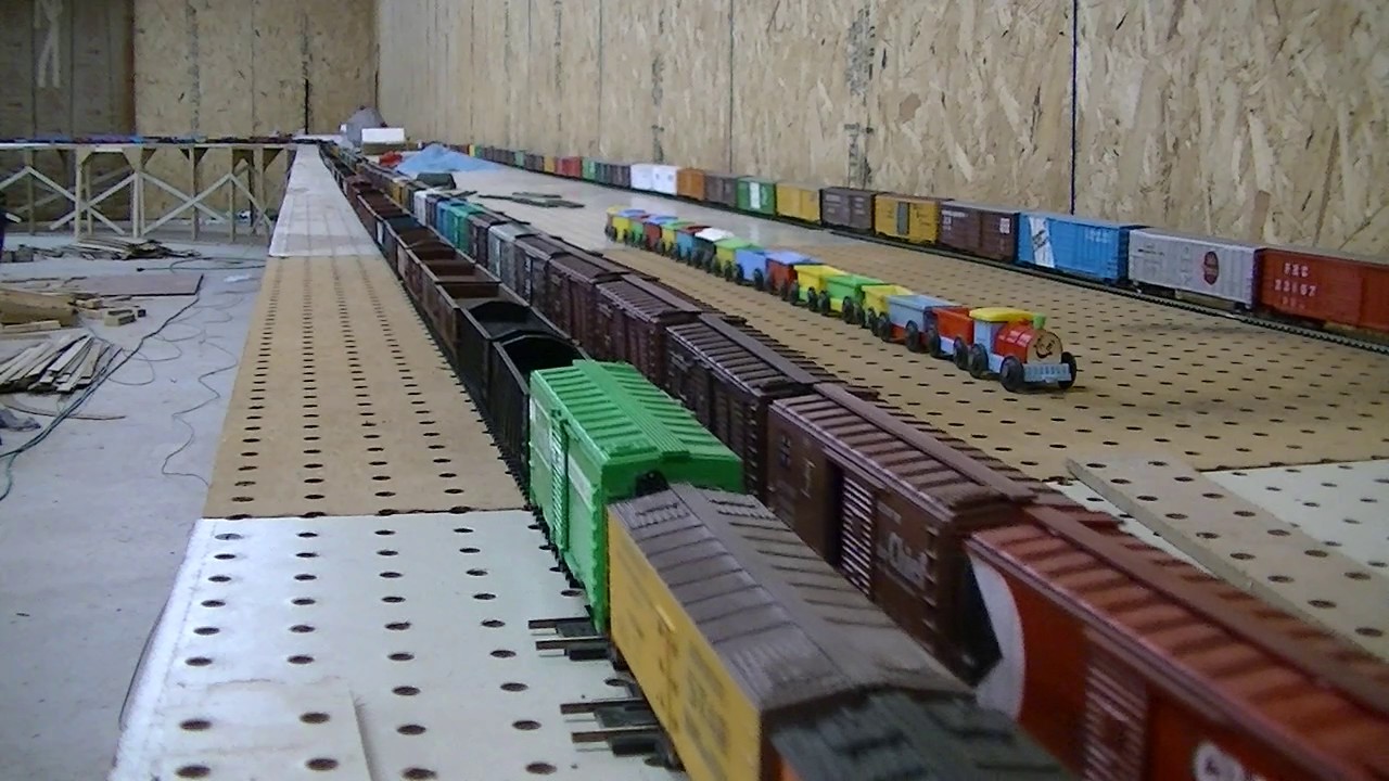800 car HO scale model train