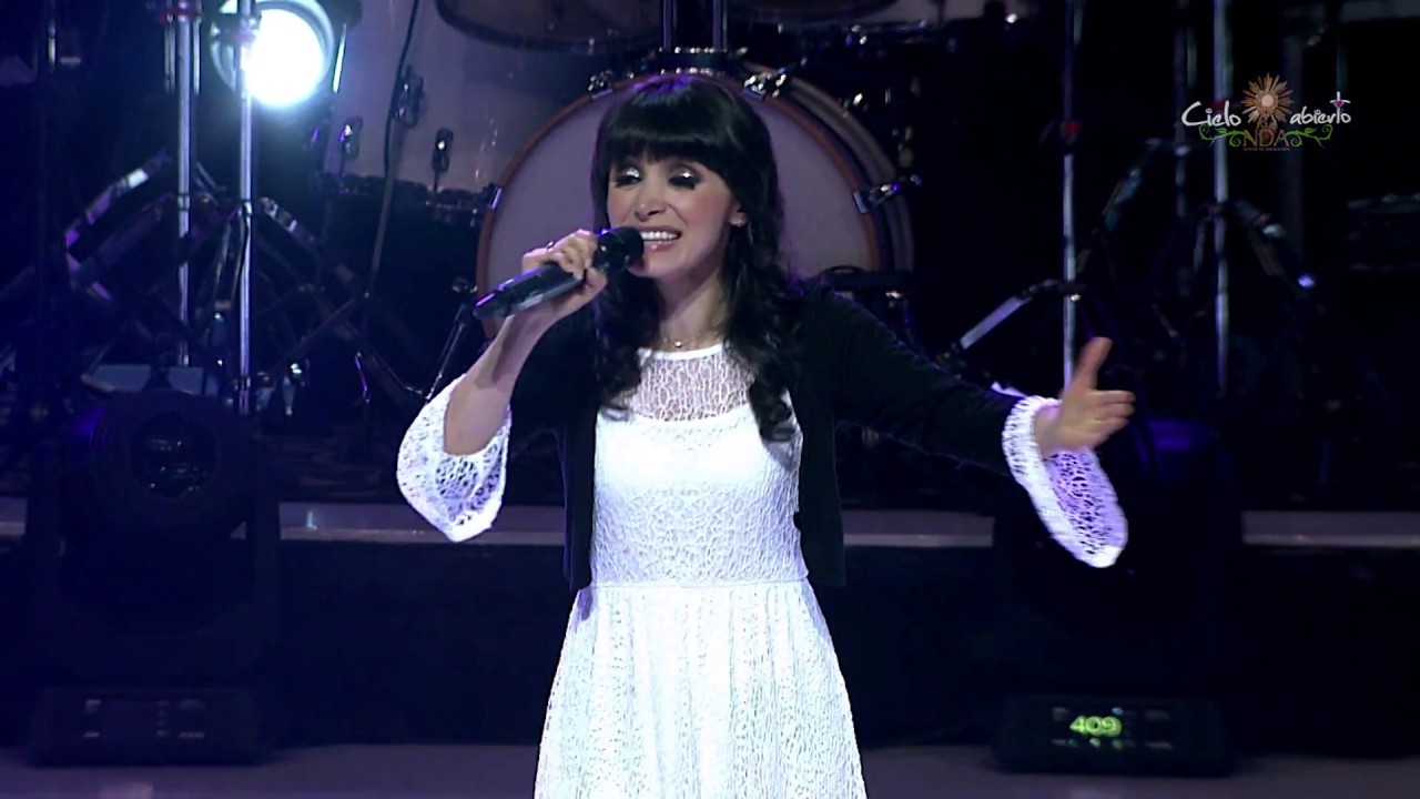 Cielo abierto- Confío (Luna Eikar)- Música Católica- En Vivo