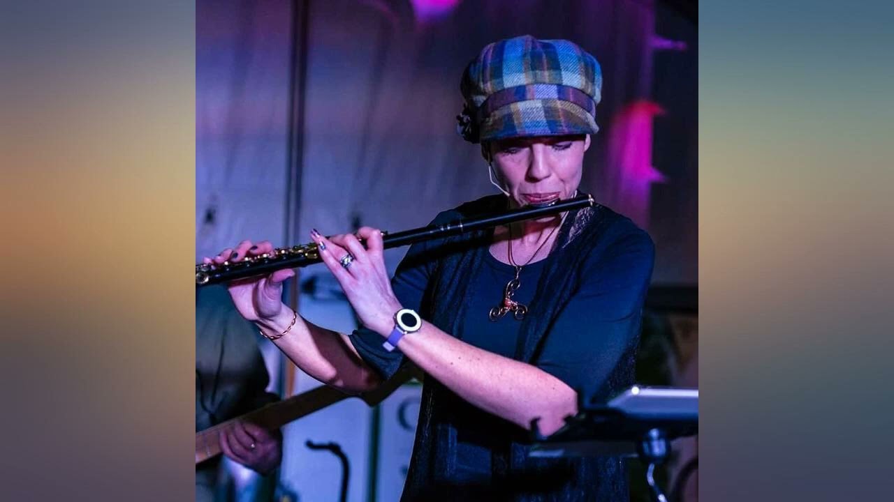 Glory Closed Hole C Flute With Case, Tuning Rod and Cloth,Joint Grease and Gloves revieww