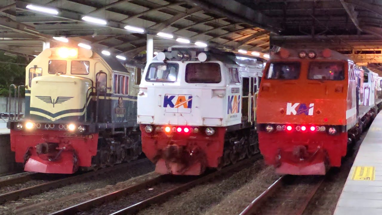 RAMAINYA KERETA API SPESIAL MALAM TAKBIRAN DI STASIUN JAKARTA ! Ada Lokomotif Livery Vintage & RnB !