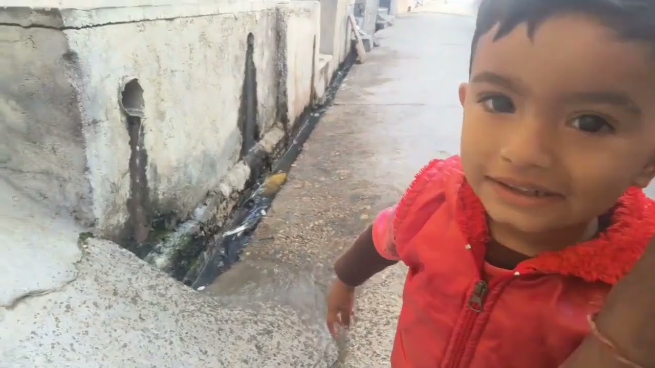 Cute Gora Mujhe Maar Maar Ke Hans Raha Hai 😆 | Bhoodbaraliya 