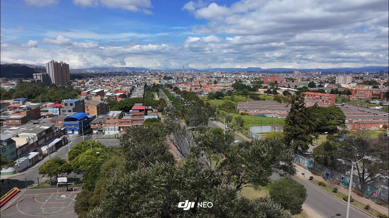 ASÍ SE VE BOGOTÁ  VIDEO HECHO CON DRON DJI NEO 1 #trending #drone #elmundo #paisajes #fyp #djineo 