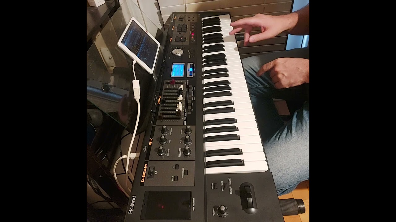 Playing Jupiter organ sounds and other organ sounds in Rock styles, using Roland VR09