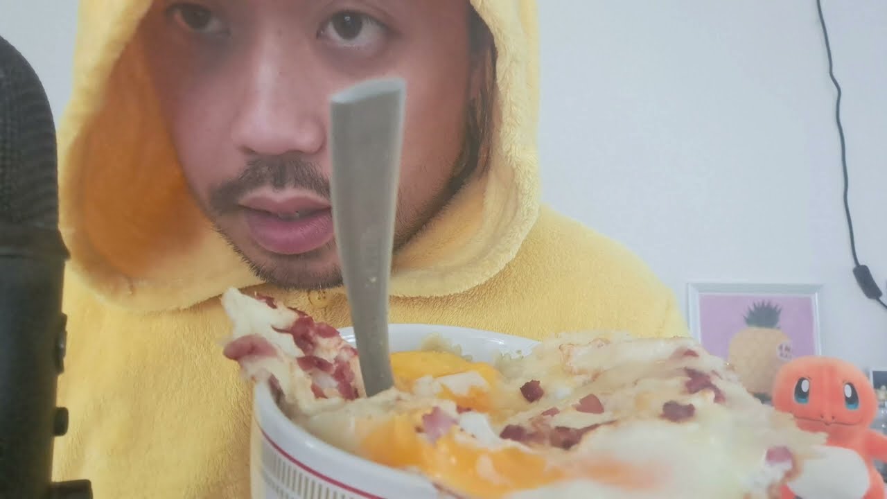 ASMR EATING SOUNDS - PASTA & FRIED EGG
