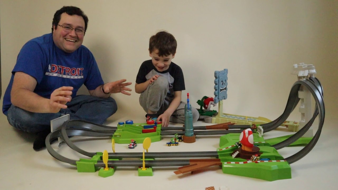Hot Wheels Mario kart Circuit Track Set Unboxing and Review