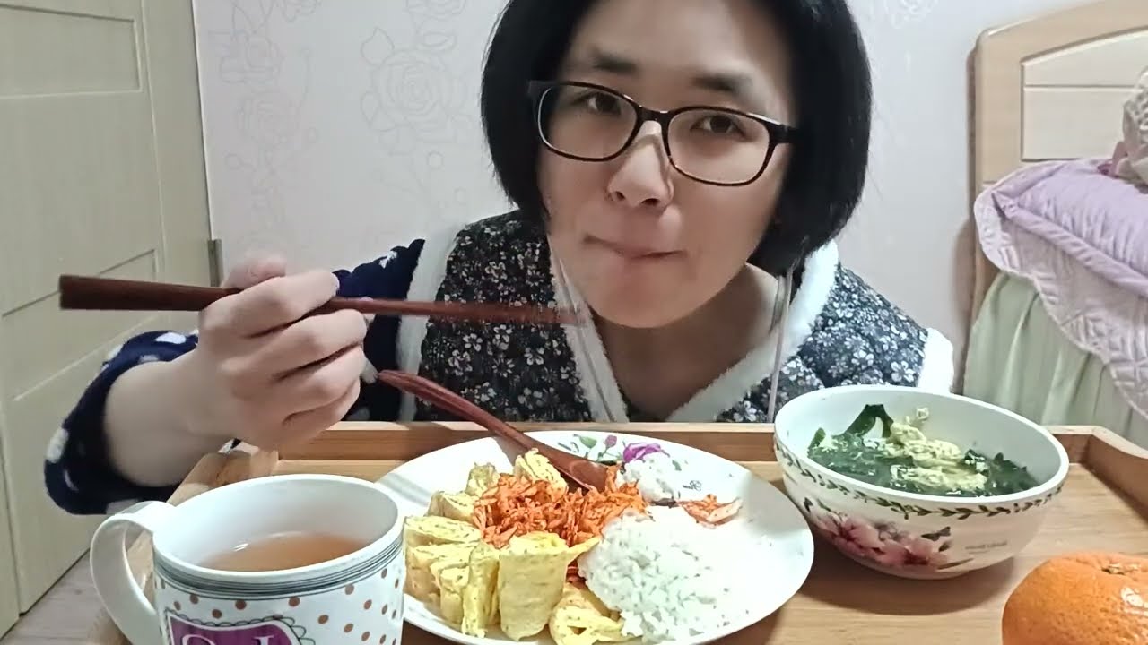 미역국과 계란말이 먹방