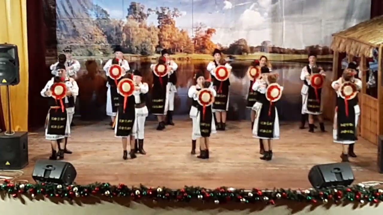Ansamblul Mugurelul Campia Turzii impreuna cu doi invitati SURPRIZA