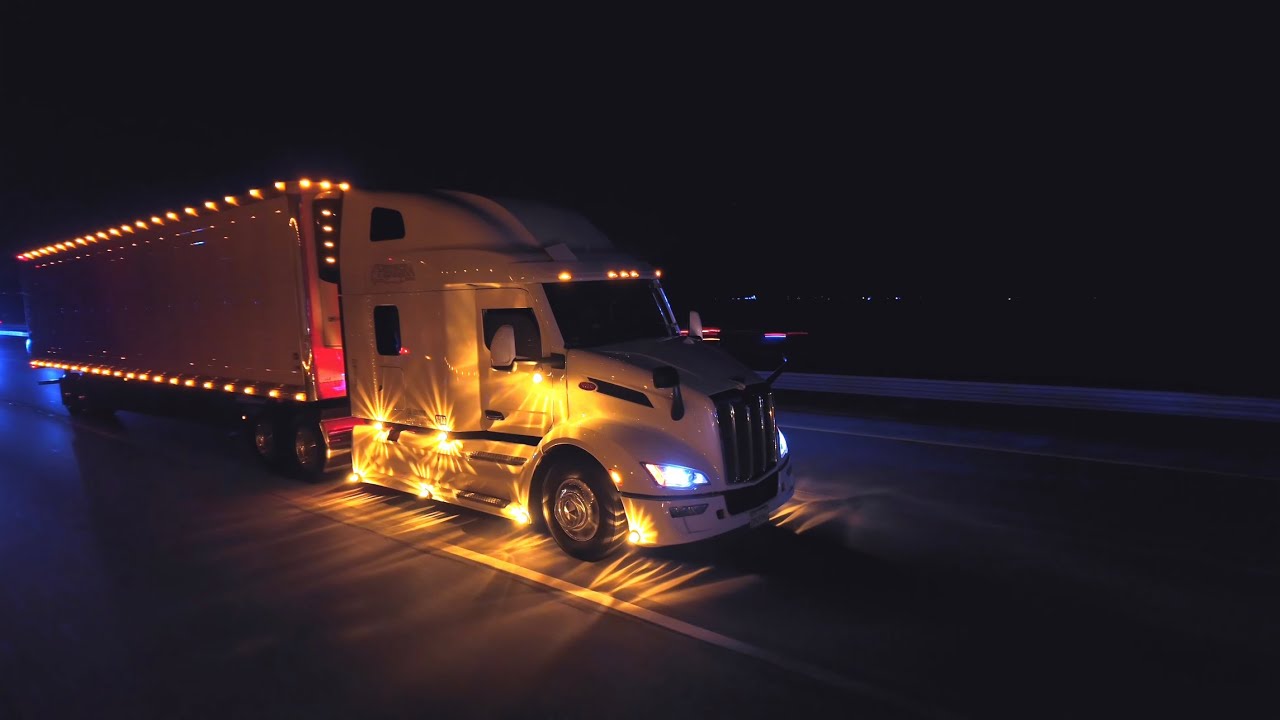 Peterbilt 579 2022 года | Ночные грузоперевозки в формате Full 4K UHD