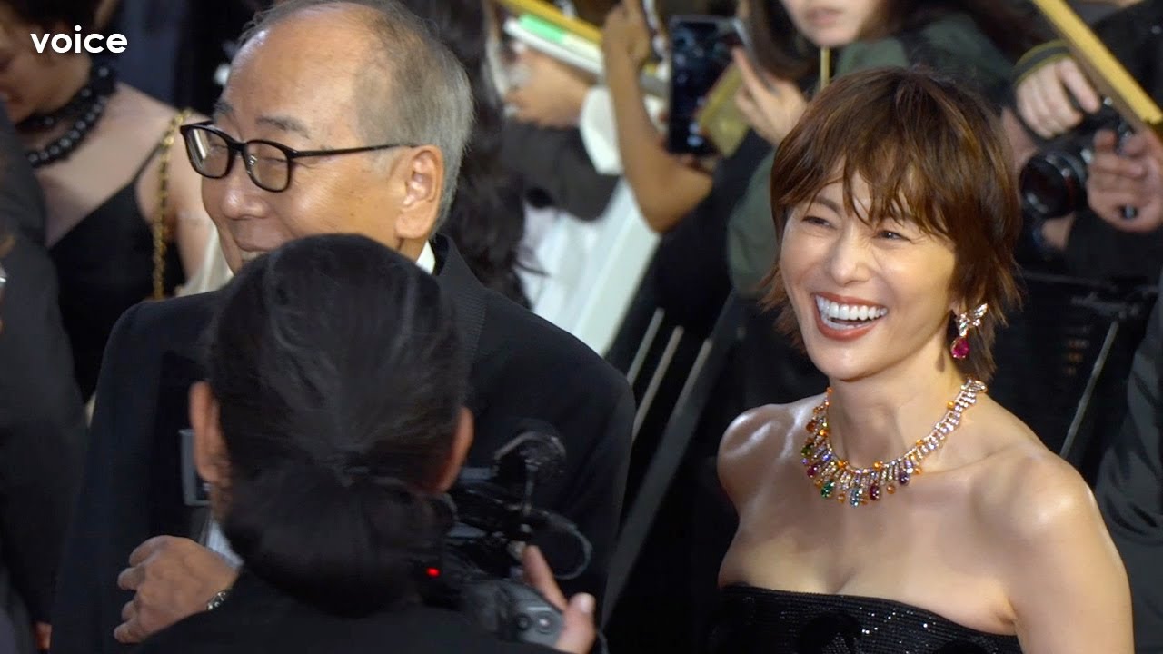 【ドクターＸ】未知子と晶が腕組みレカペ、米倉涼子が投げキス　岸部一徳は見守る：第37回東京国際映画祭
