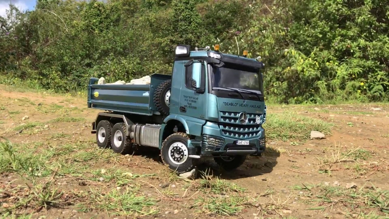 RC Truck Arocs 6x4 in the field