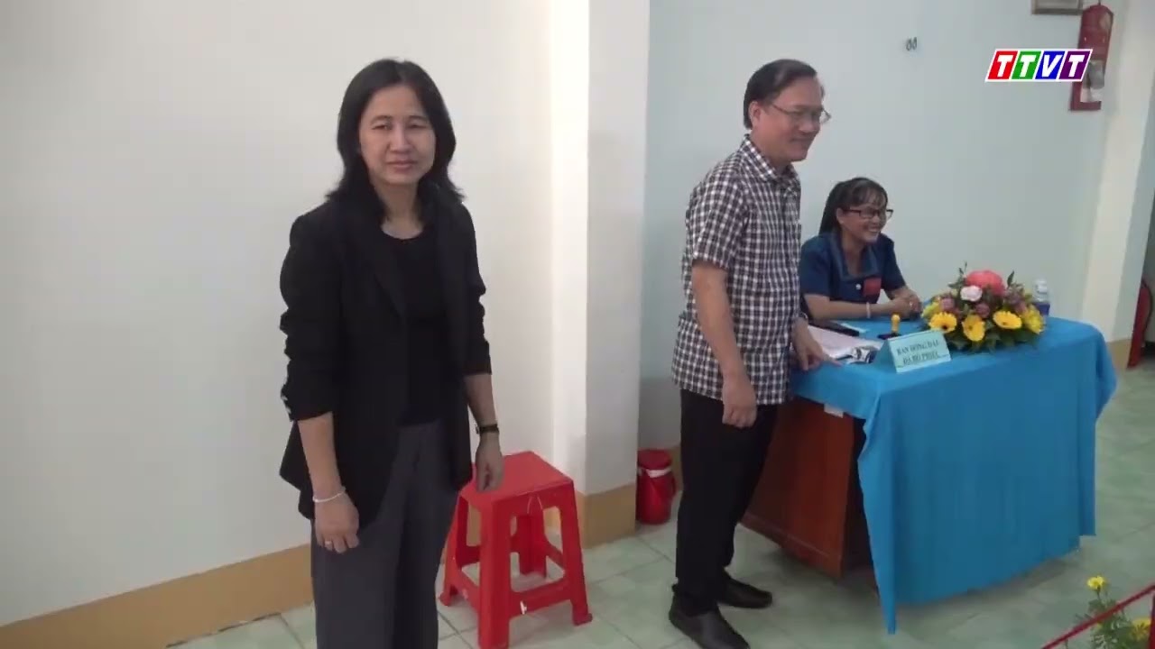 Bí thư Đảng ủy phường Vĩnh Tế kiểm tra công tác tổ chức bầu cử