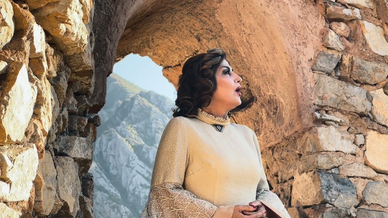 آهنگساز ؛ مجید درخشانی   خواننده ؛ آرمینا عبدی              نام آهنگ ؛ تهمینه 