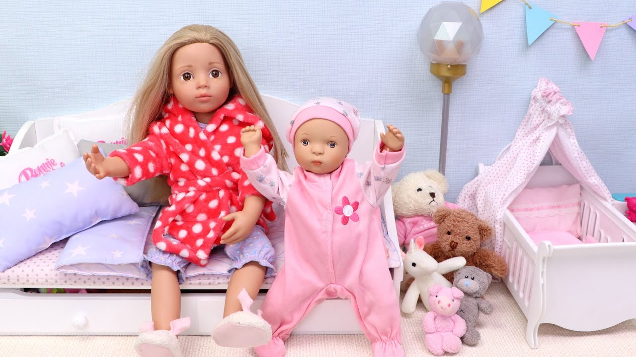 New bedroom for the baby! Play Dolls build rooms! 23 min