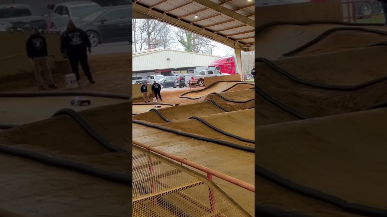 1/10 Scale 4x4 RC Short Course Truck Racing On Off Road Dirt Track, Big Jumps & Big Air!