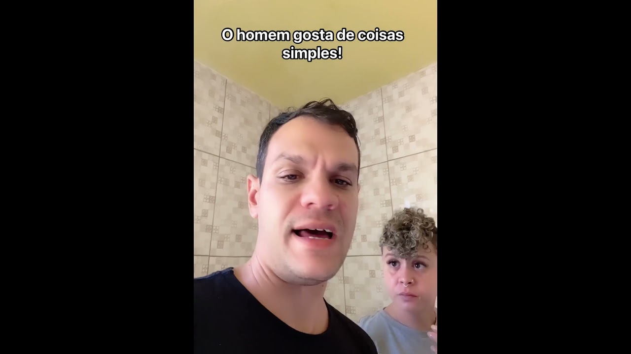 Homem gosta de ganhar coisa simples! 