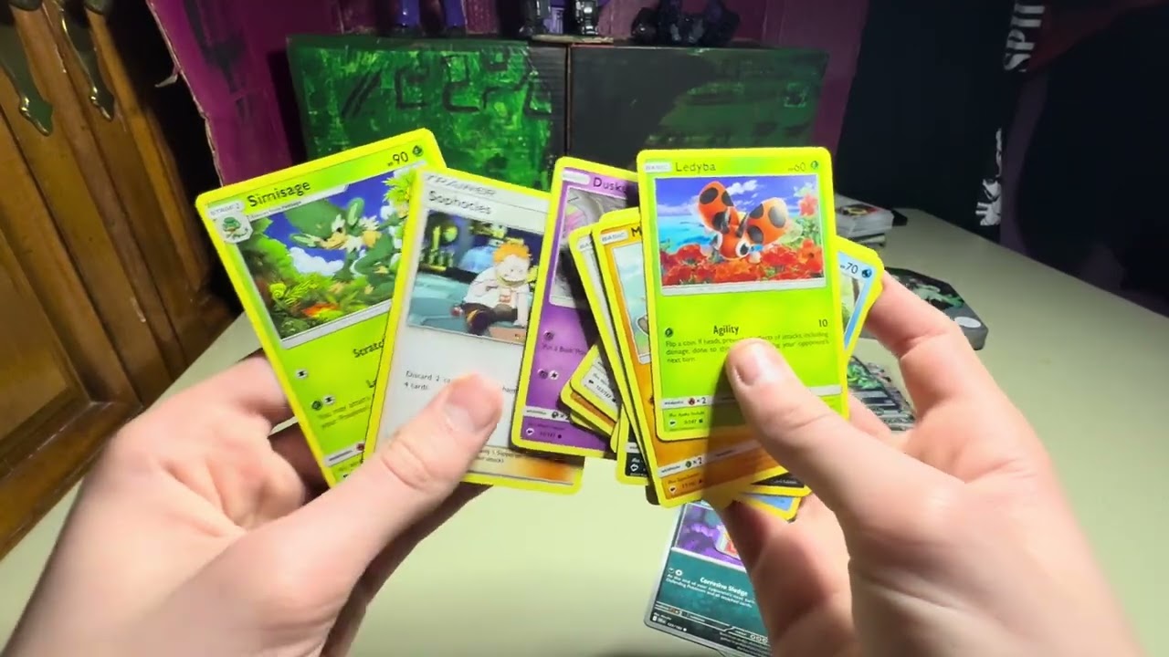 Will me and @AutobotUmbreon get anything GOOD👀 #pokemon #tin opening
