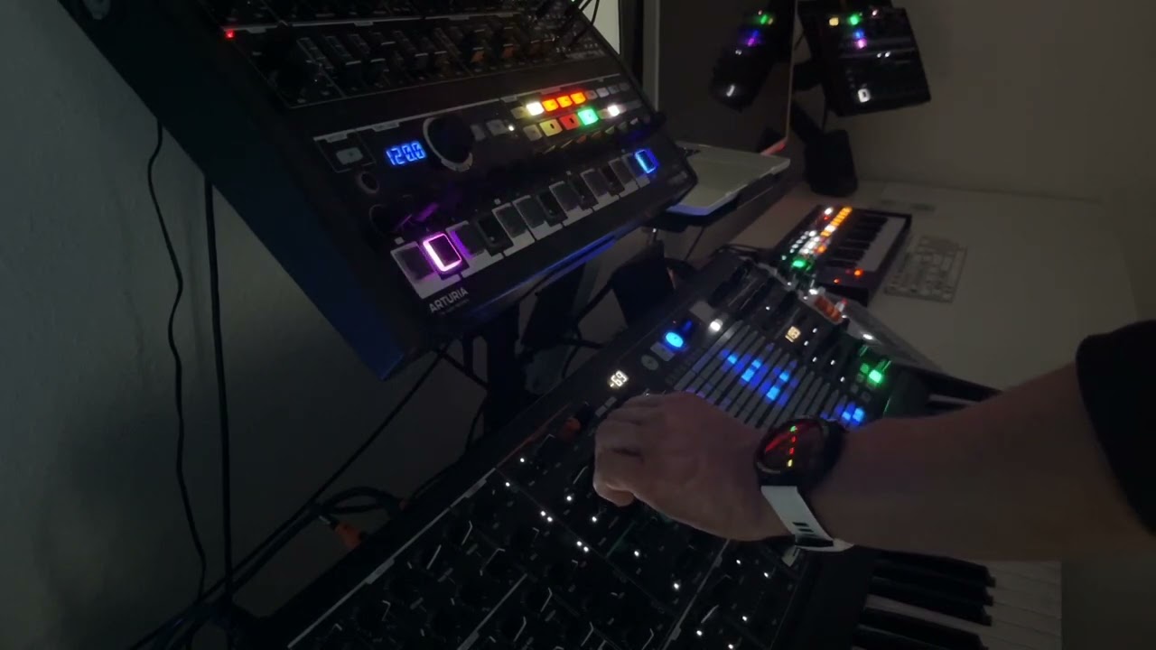 First Test Setup.Arturia Matrixbrute, Minibrute 2S,Drumbrute Impact,Keystep Pro and a Microfreak.