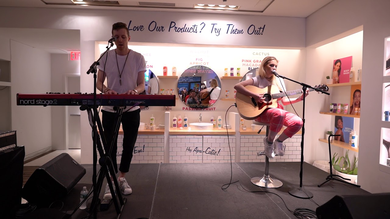 Loote Performs 